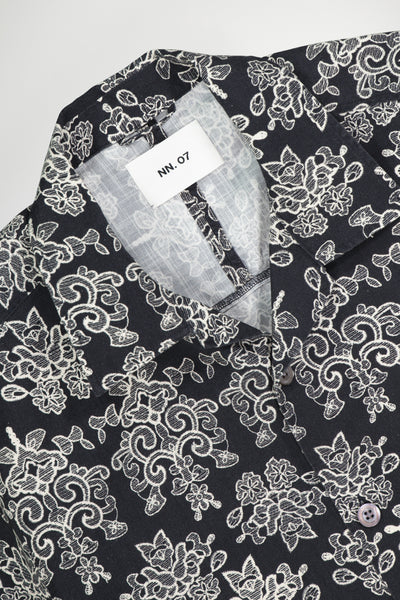 5210 Ole S/S - Black Allover Print