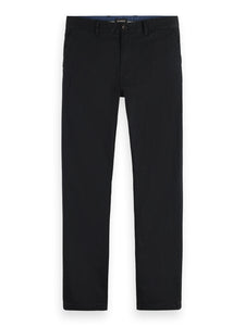 ESSENTIALS - Stuart Regular Slim Fit Chino - Black