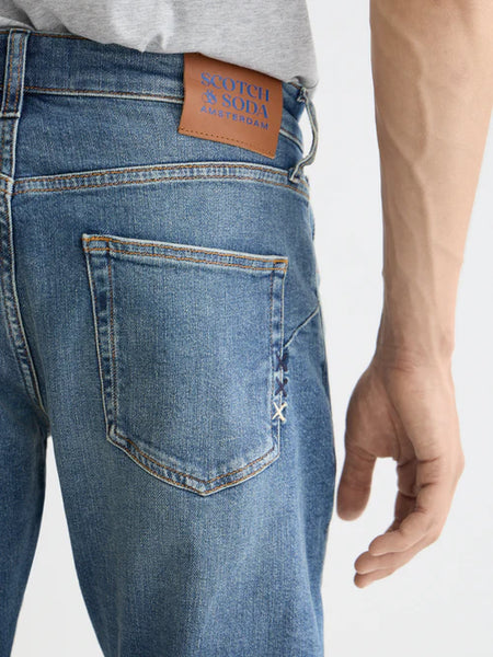 The Zee - Classic Straight Fit - Blue Moves
